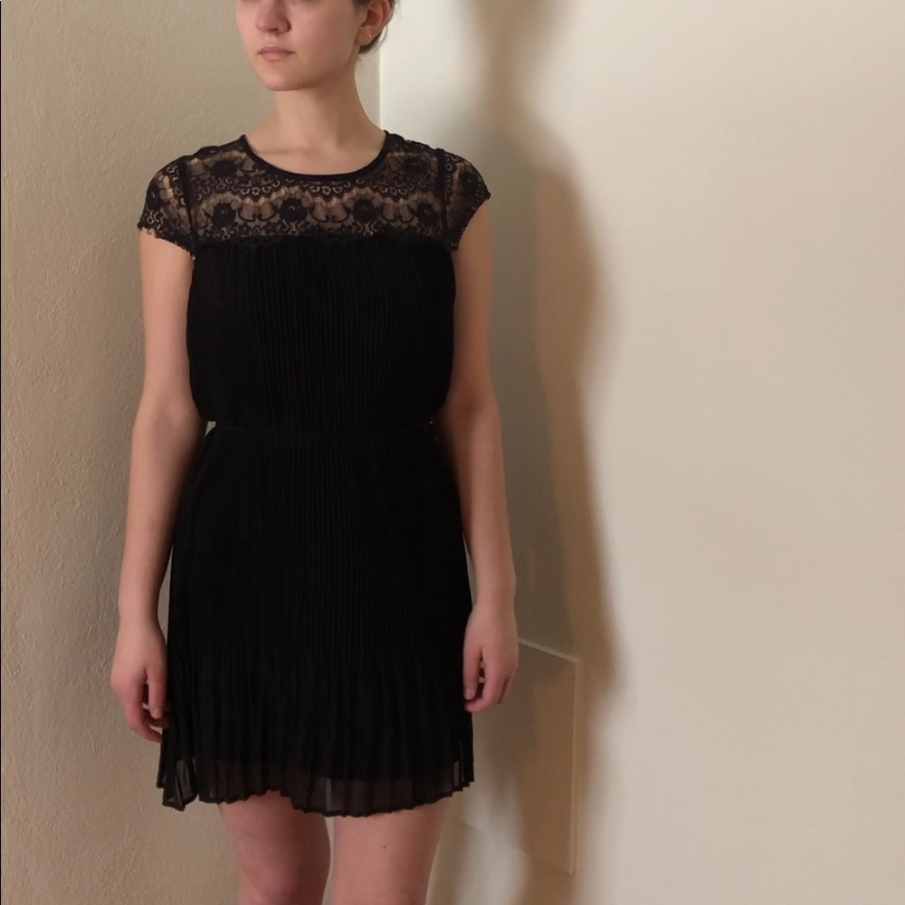 Lace appliqué pleated black formal dress